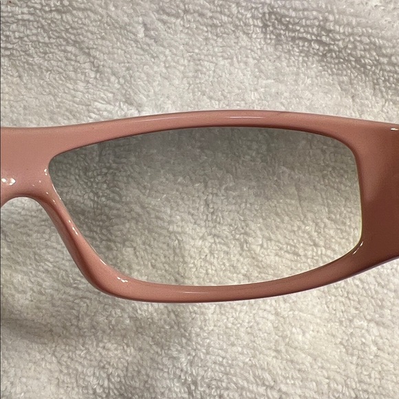 CHANEL Peach/pink Sunglasses with a Chanel case - Picture 10 of 10